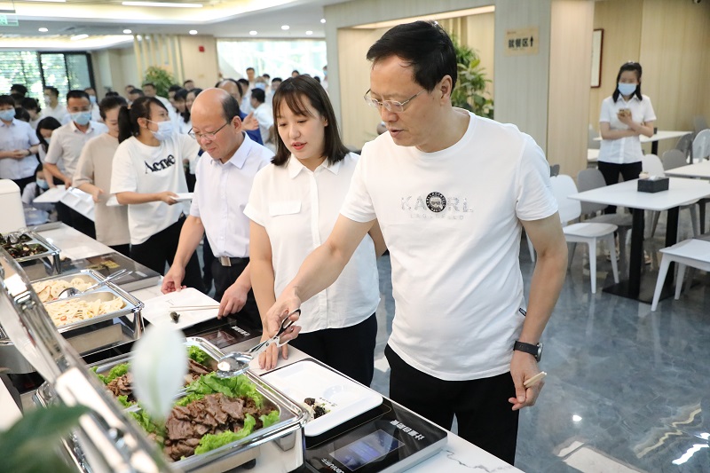 生態(tài)水泥公司“華山印象”職工智慧餐廳正式營(yíng)業(yè)啦！