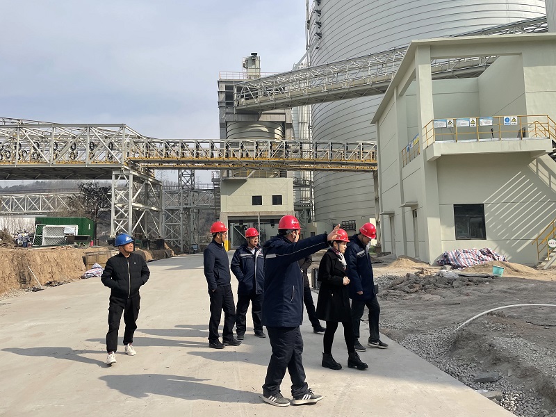 查安全 促建設 開(kāi)新局——市場(chǎng)營(yíng)銷(xiāo)部深入黃陵粉煤灰運營(yíng)中心開(kāi)展安全環(huán)保專(zhuān)項檢查工作